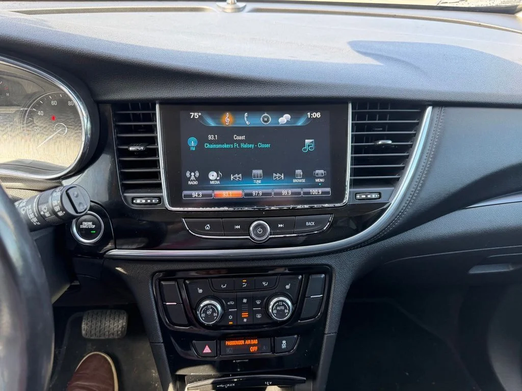 Used 2020 Summit White Buick Essence image 16