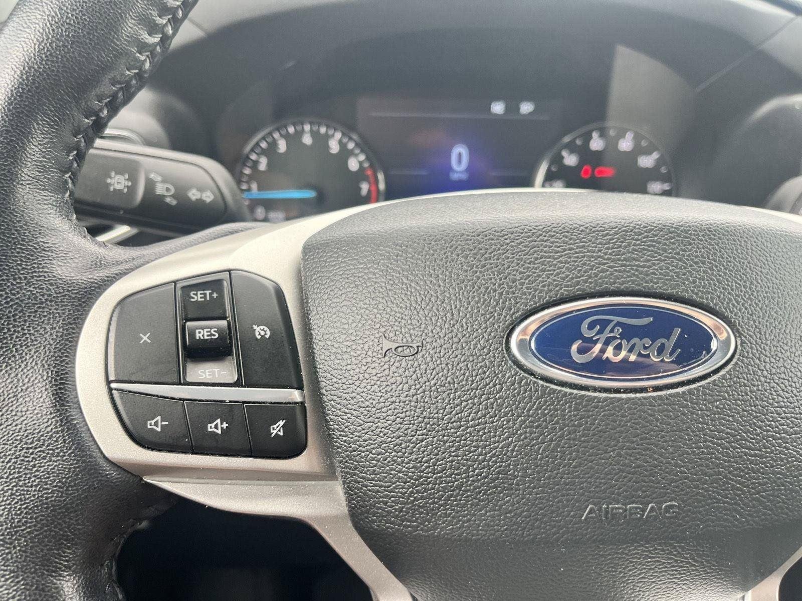 Used 2022 Rapid Red Metallic Tinted Clearcoat Ford XLT image 24