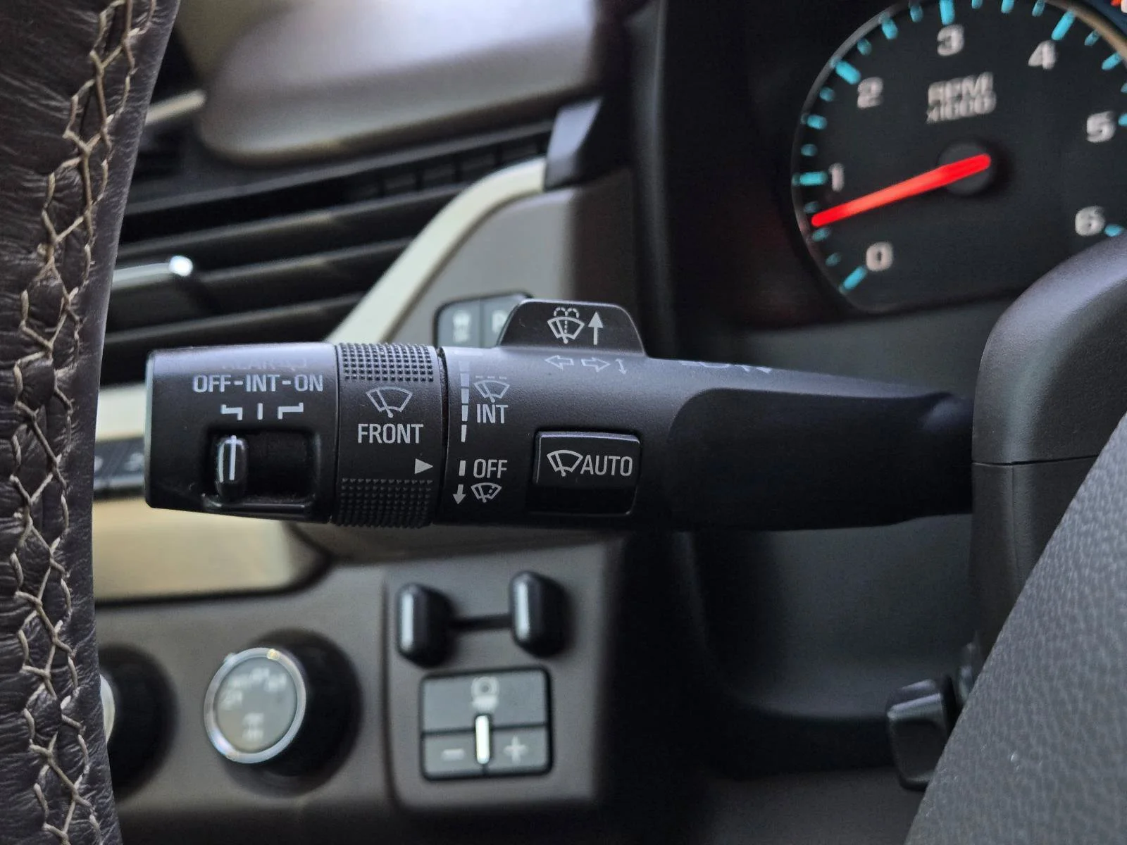 Used 2017 White Frost Tricoat GMC Denali image 20