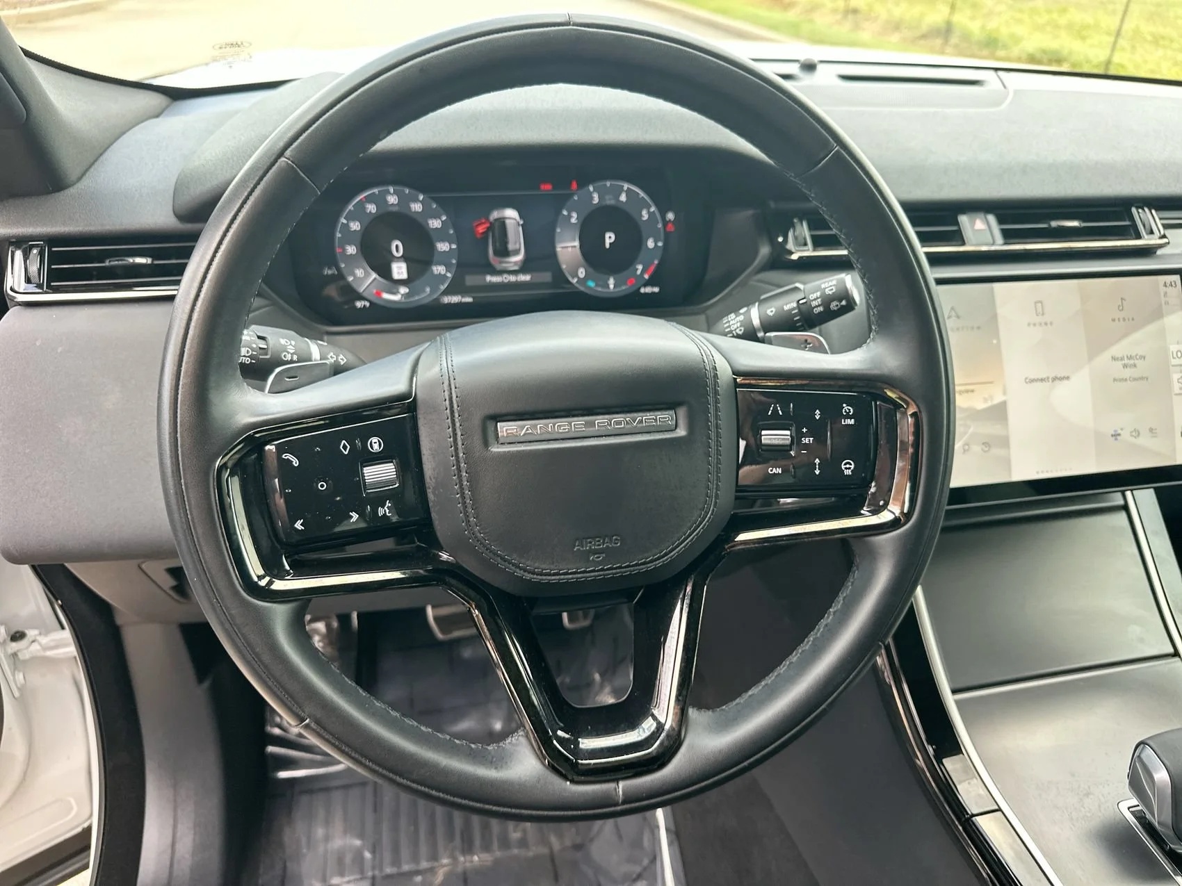 Used 2025 Silver Land Rover Dynamic SE image 14