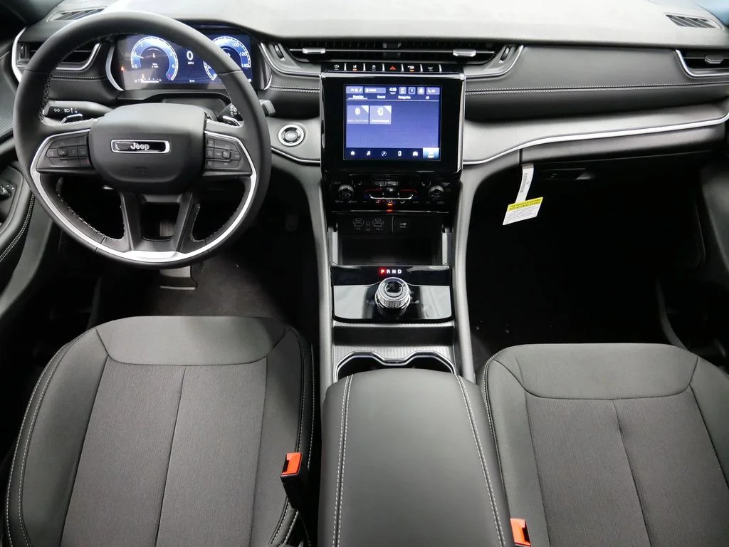 2025 Jeep Grand Cherokee Laredo - Photo 18
