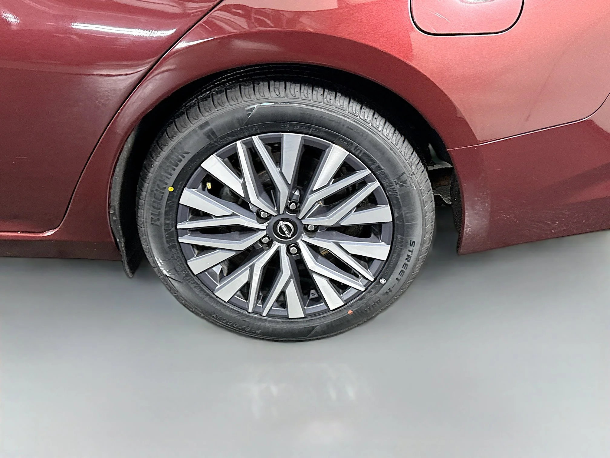Used 2023 Garnet Pearl Metallic Nissan 2.5 SV image 33