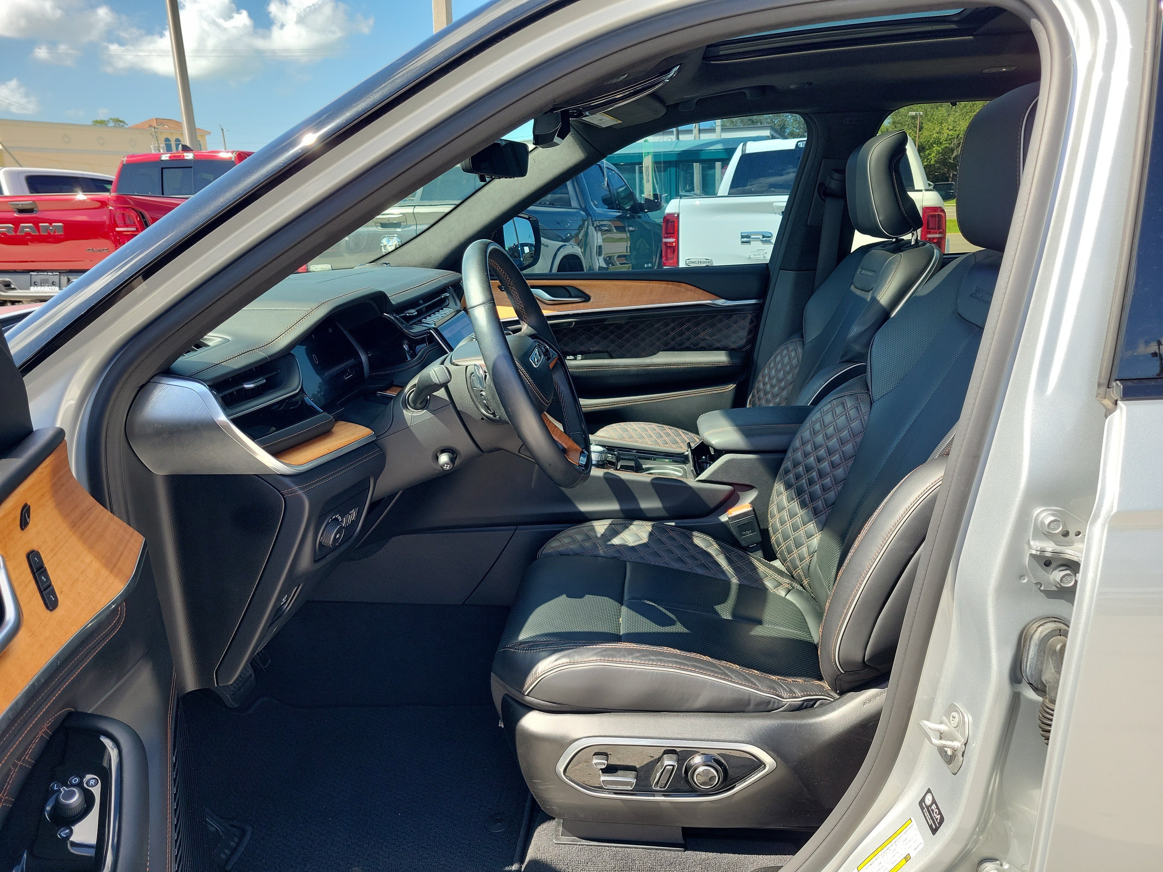 Used 2022 Silver Zynith Jeep Summit Reserve image 19