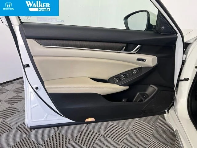 Used 2022 White Honda Touring image 16