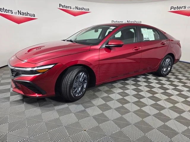 Used 2024 Red Hyundai SEL image 10