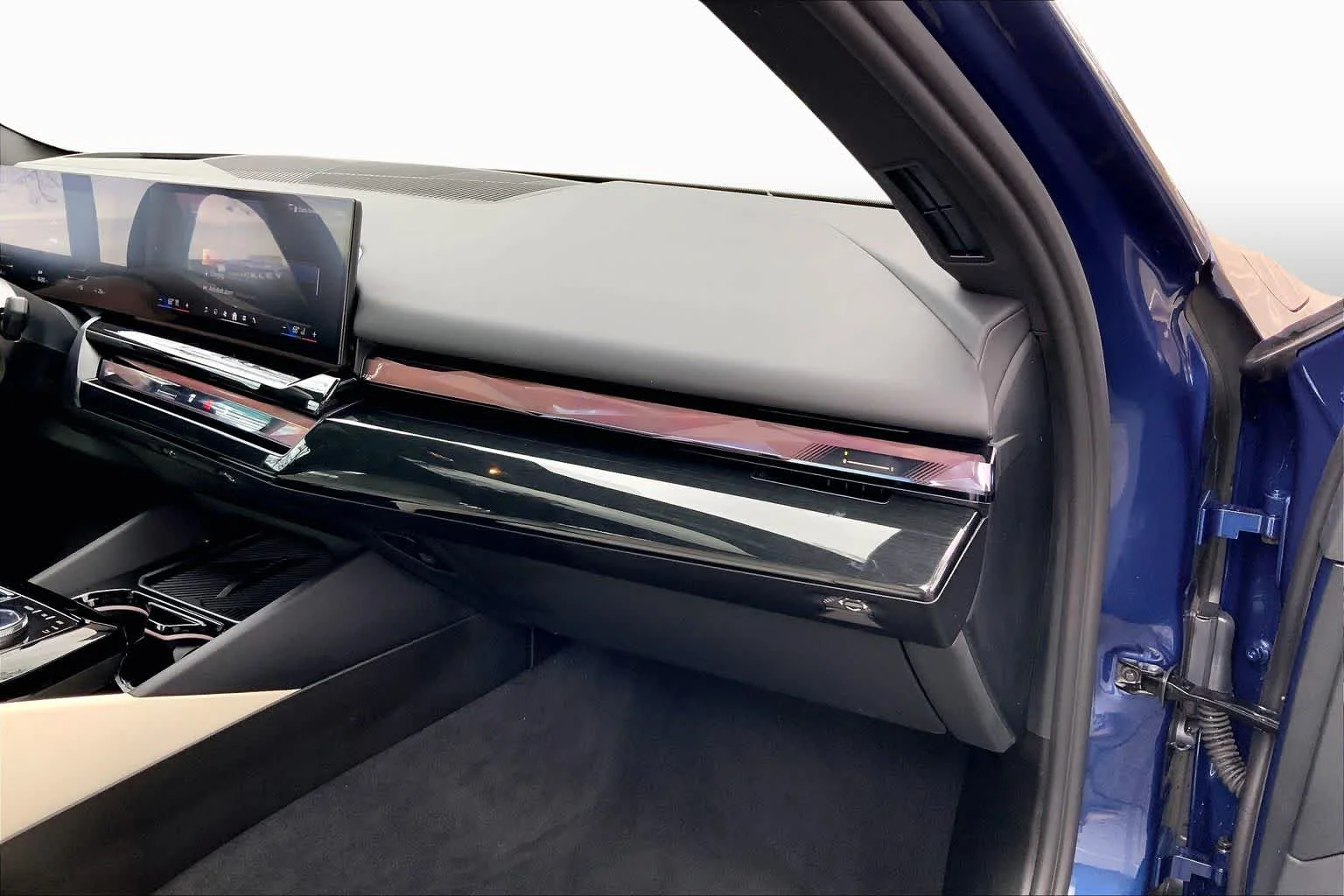 Used 2026 Phytonic Blue Metallic BMW xDrive40 image 18