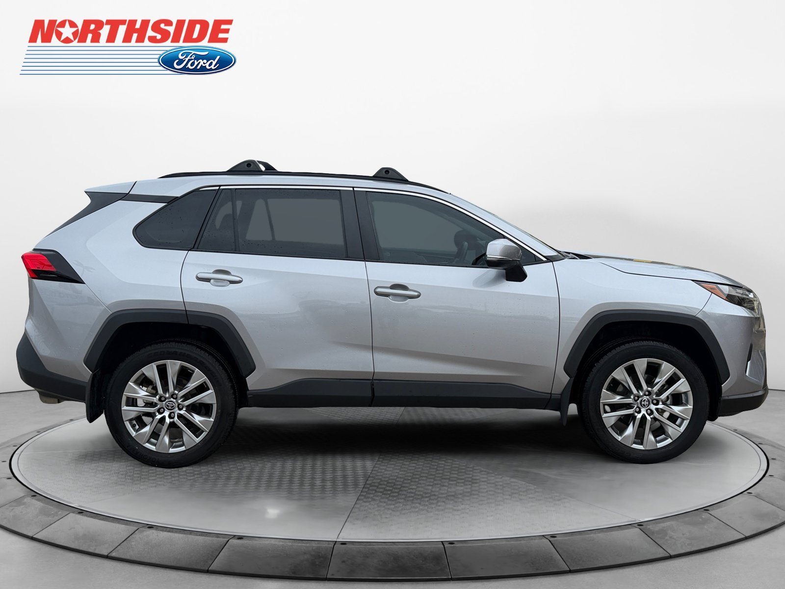 Used 2024 Silver Sky Metallic Toyota XLE Premium image 8