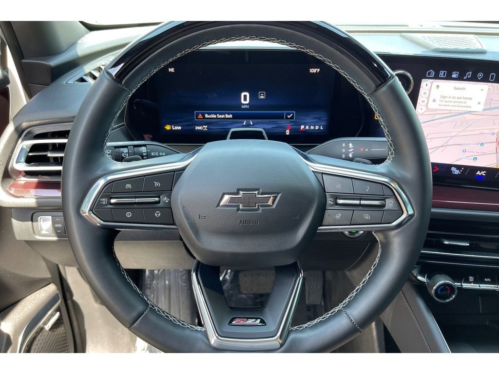 Used 2025 Iridescent Pearl Tricoat Chevrolet AWD Z71 image 34