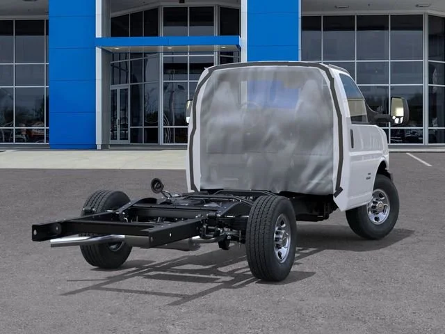 New 2026 Summit White Chevrolet 1WT image 4