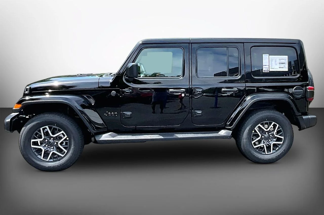 New 2026 Black Clear-Coat Exterior Paint Jeep Sahara image 5