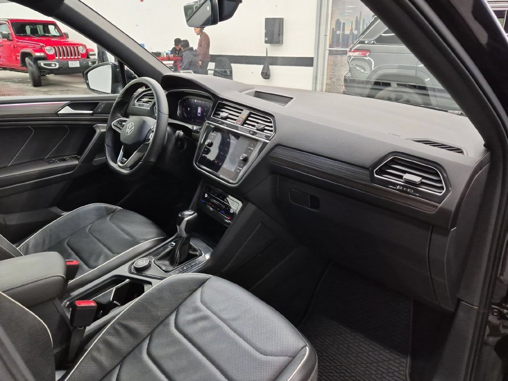 Used 2024 Black Volkswagen 2.0T SEL R-Line image 28