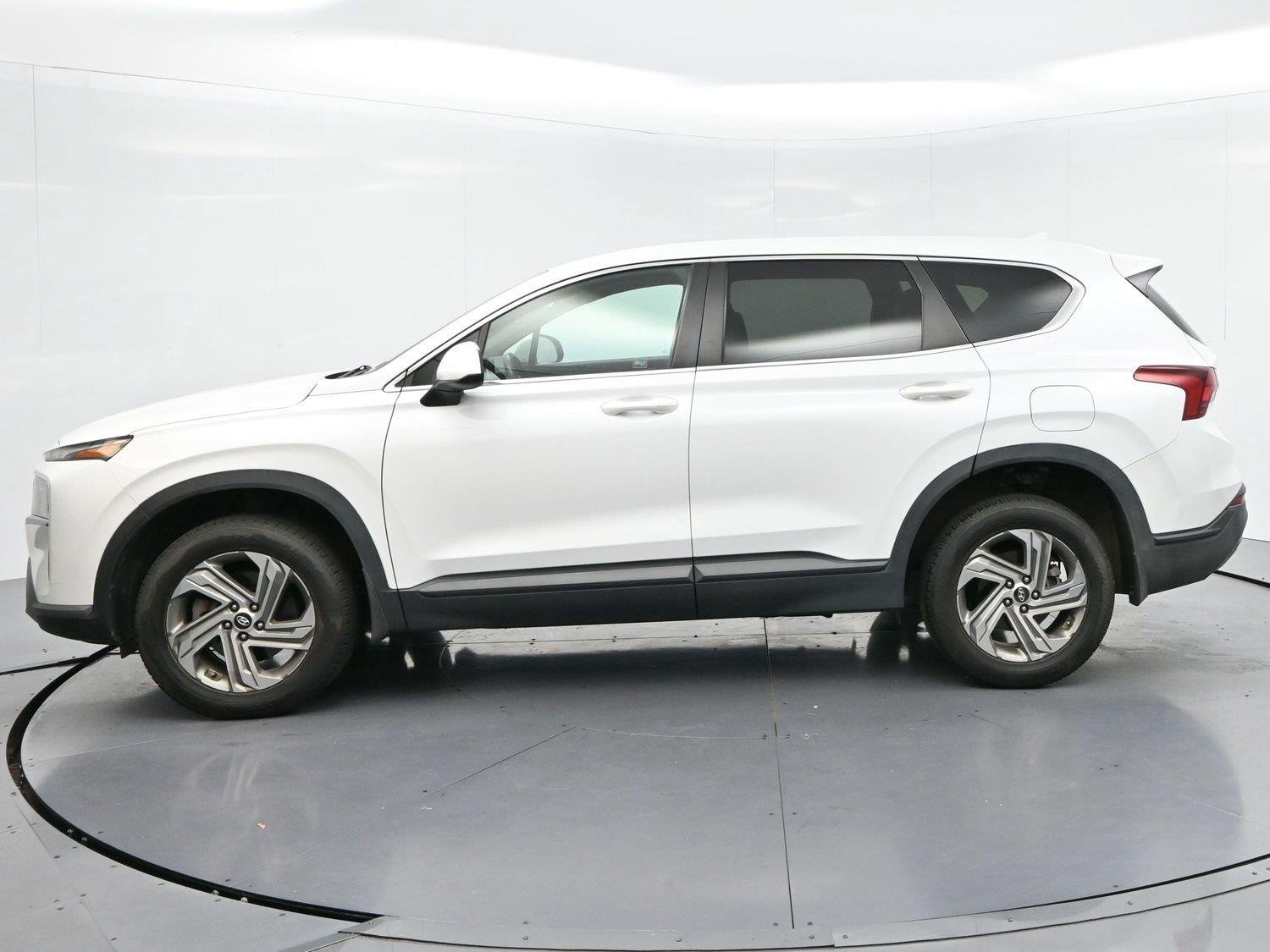 Used 2022 Quartz White Hyundai SE image 4