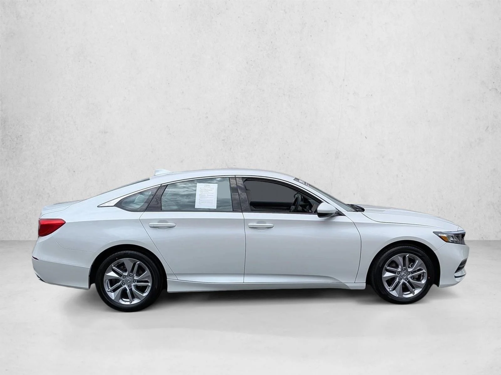 Used 2018 White Honda LX 1.5T image 4
