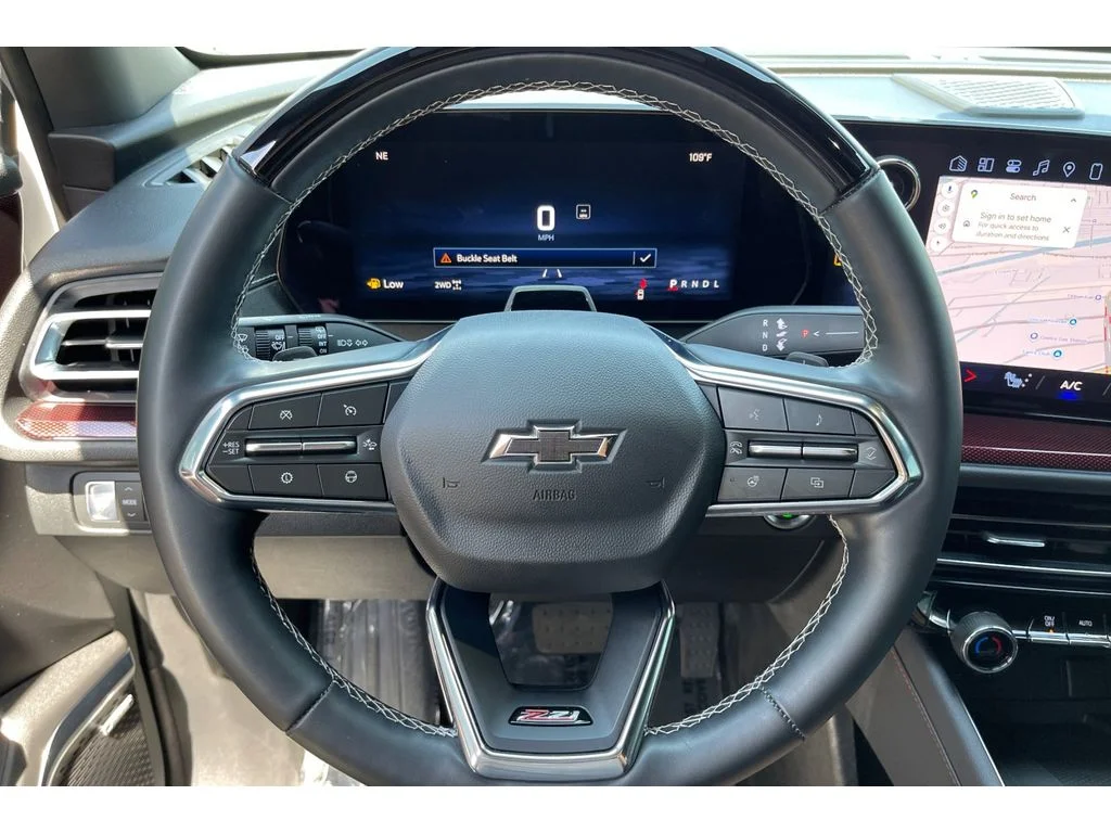 Used 2025 Iridescent Pearl Tricoat Chevrolet AWD Z71 image 34