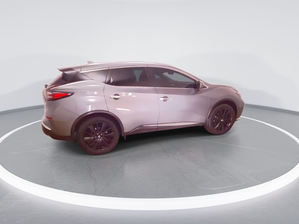 Used 2021 Gray Nissan Platinum image 8