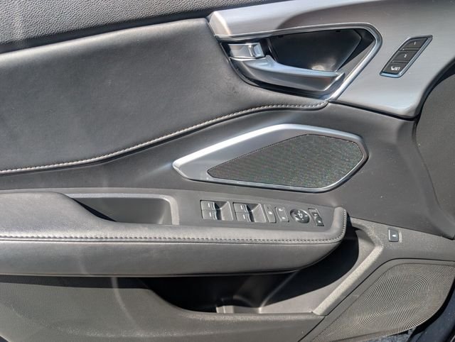Used 2024  Acura Base image 33