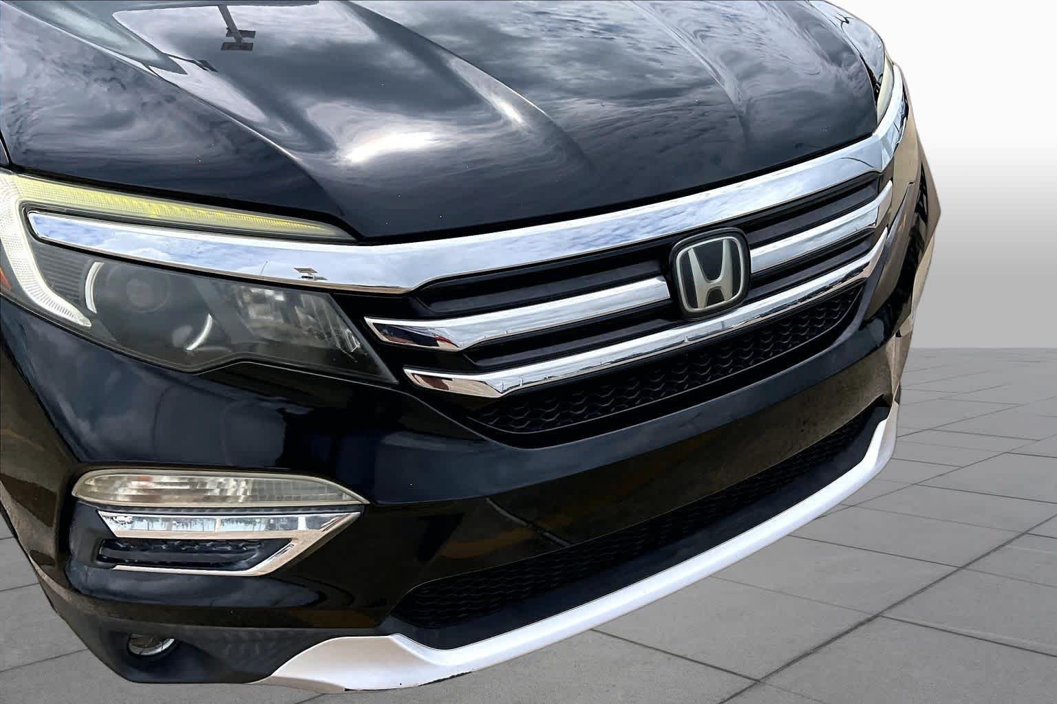 Used 2016 Crystal Black Pearl Honda Elite image 30