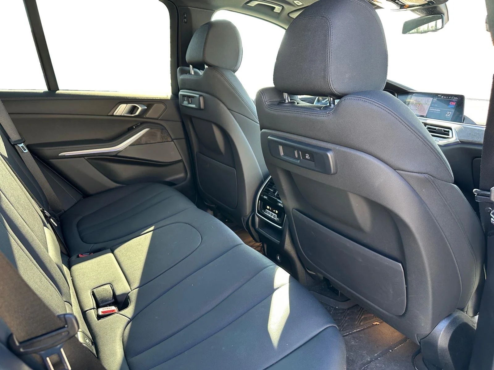 Used 2021 Arctic Grey Metallic BMW xDrive40i image 21