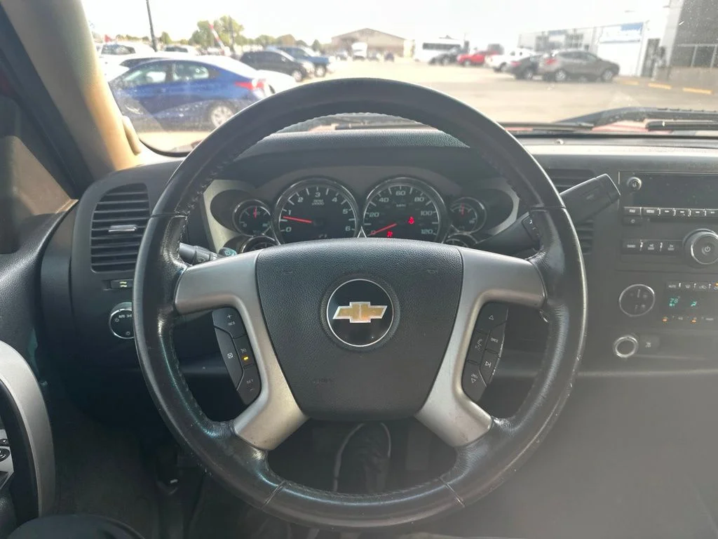 Used 2011 Red Chevrolet LT image 9