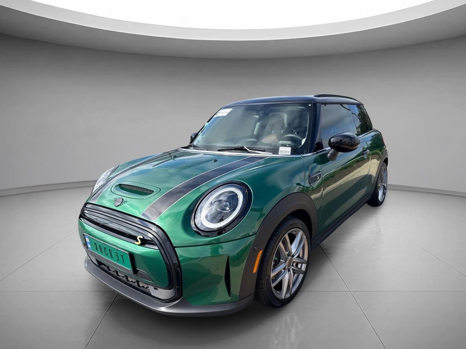 Used 2023 British Racing Green IV Metallic MINI Cooper SE image 2