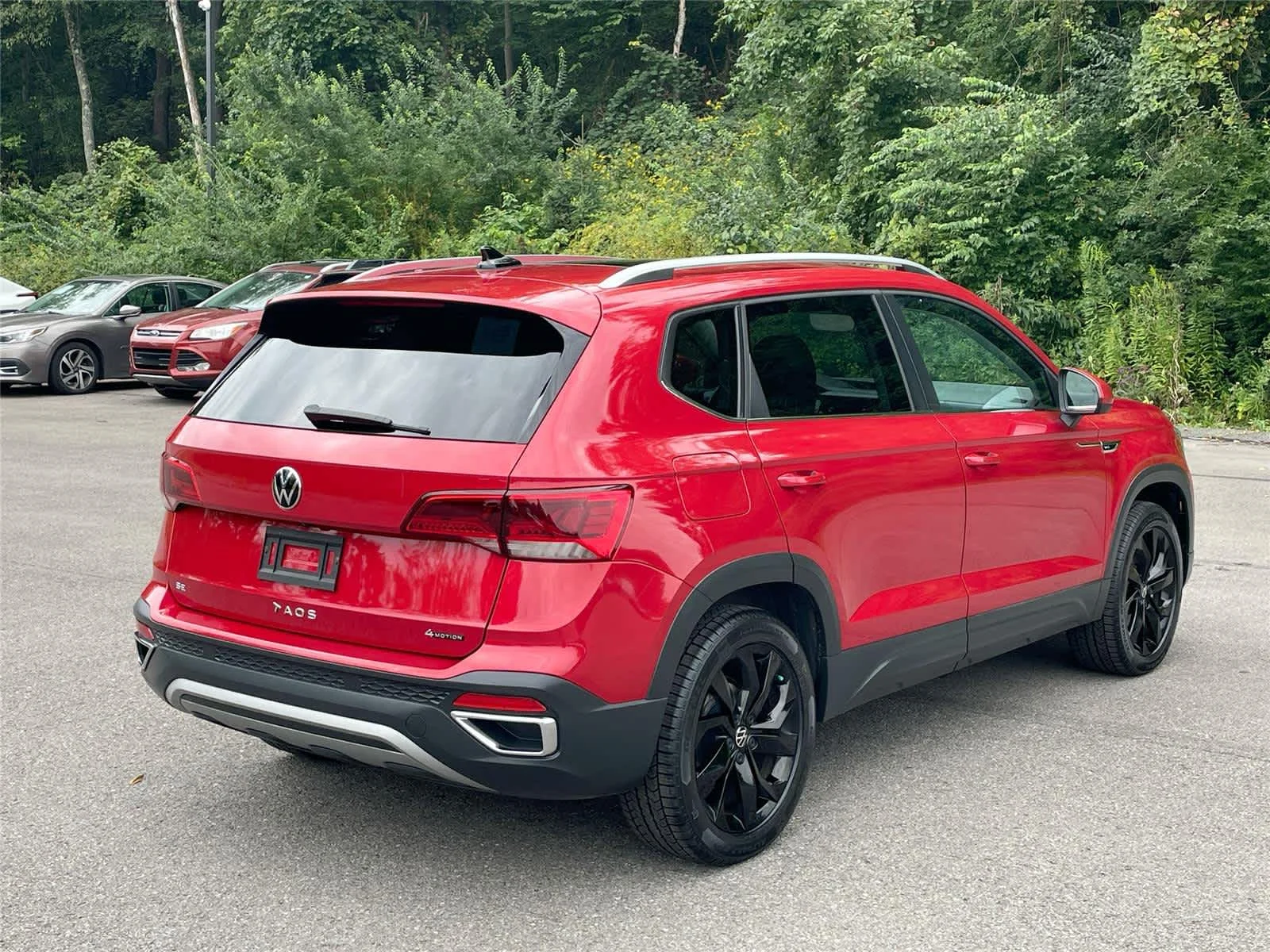 Used 2022 Red Volkswagen SE image 5