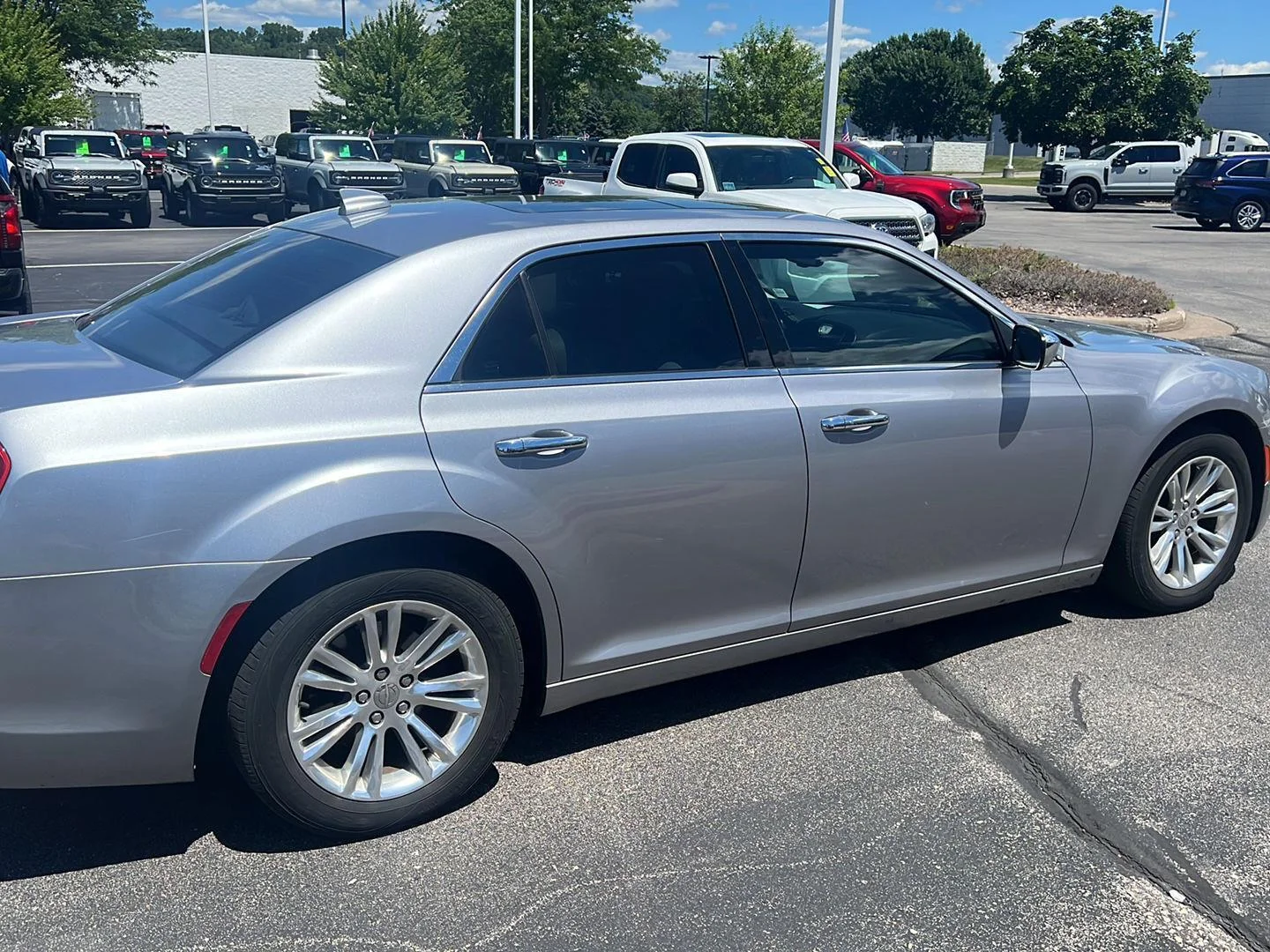 Used 2016 Billet Silver Metallic Clearcoat Chrysler 300C image 4