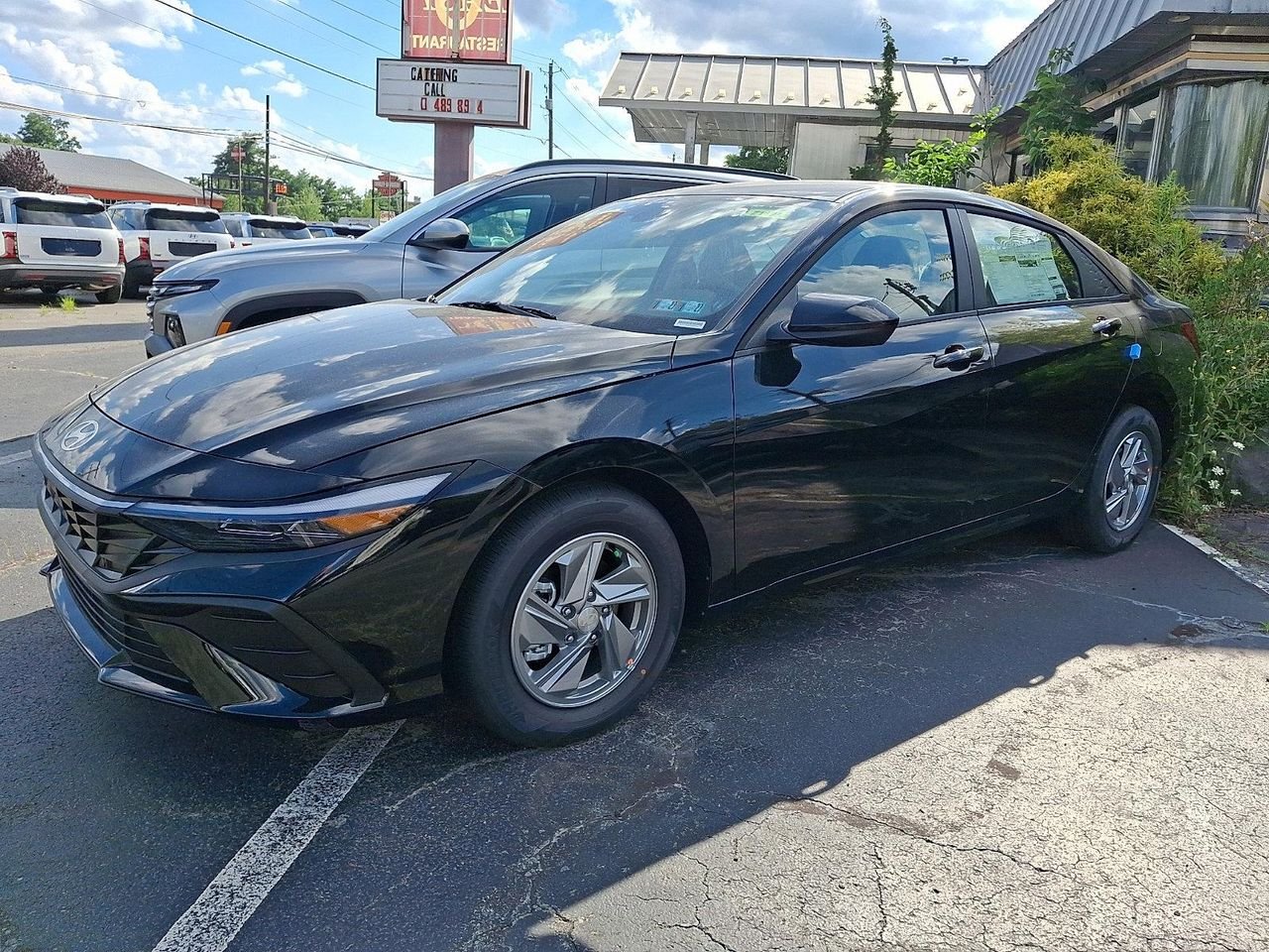 New 2026 Abyss Black Hyundai SE image 3