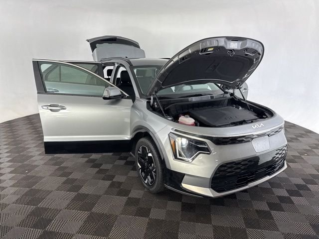 Used 2023 Gray Kia Wind image 13
