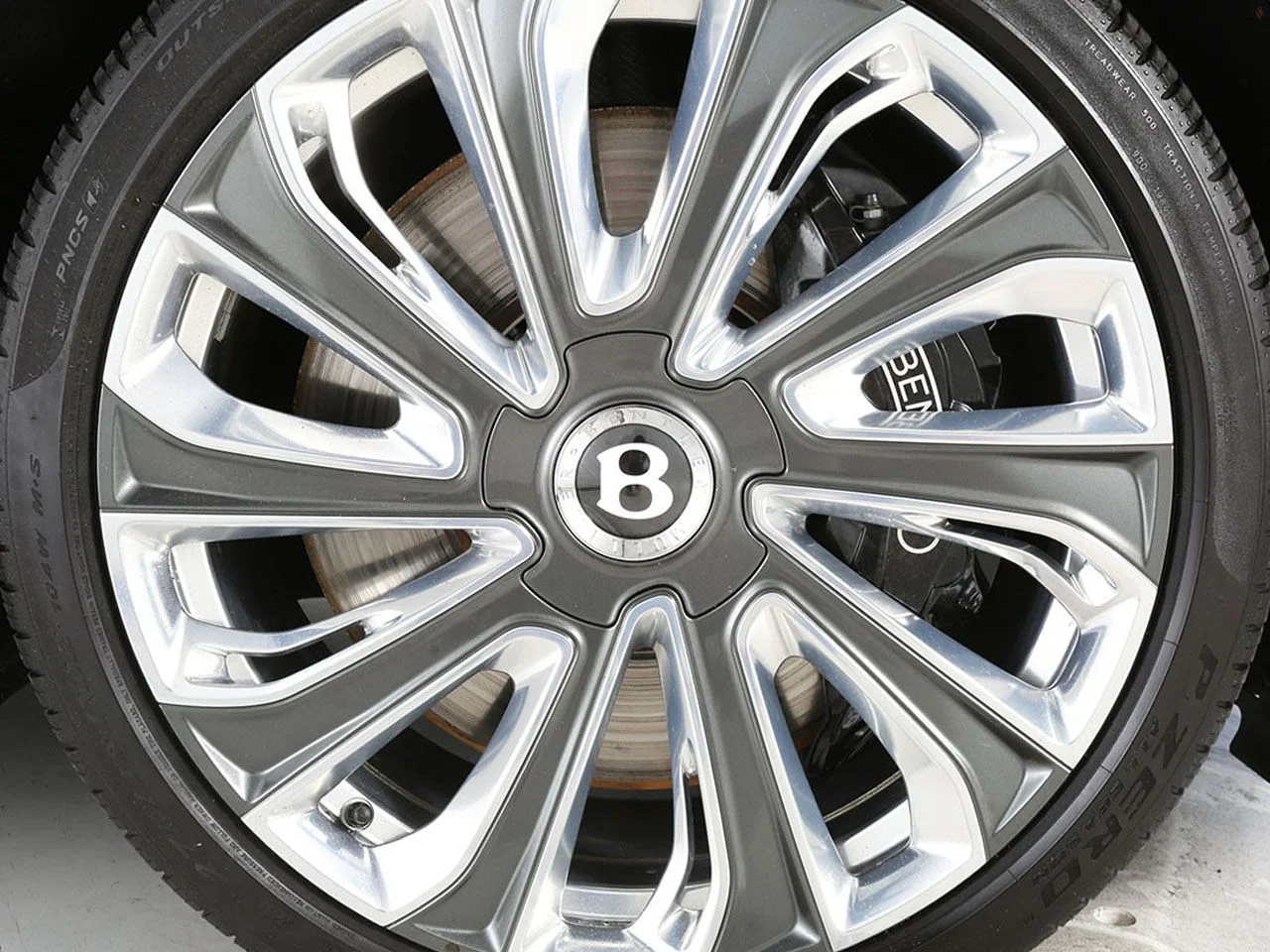 Used 2022  Bentley W12 image 6