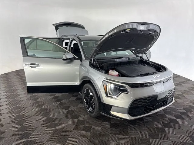 Used 2023 Gray Kia Wind image 13