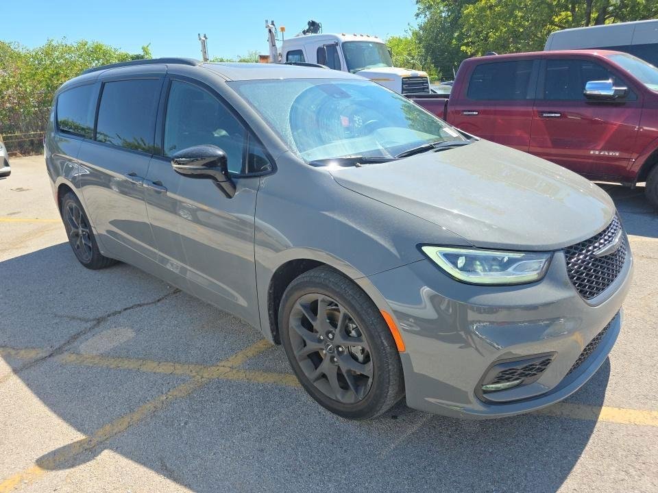 Used 2024 Gray Chrysler Touring L image 2