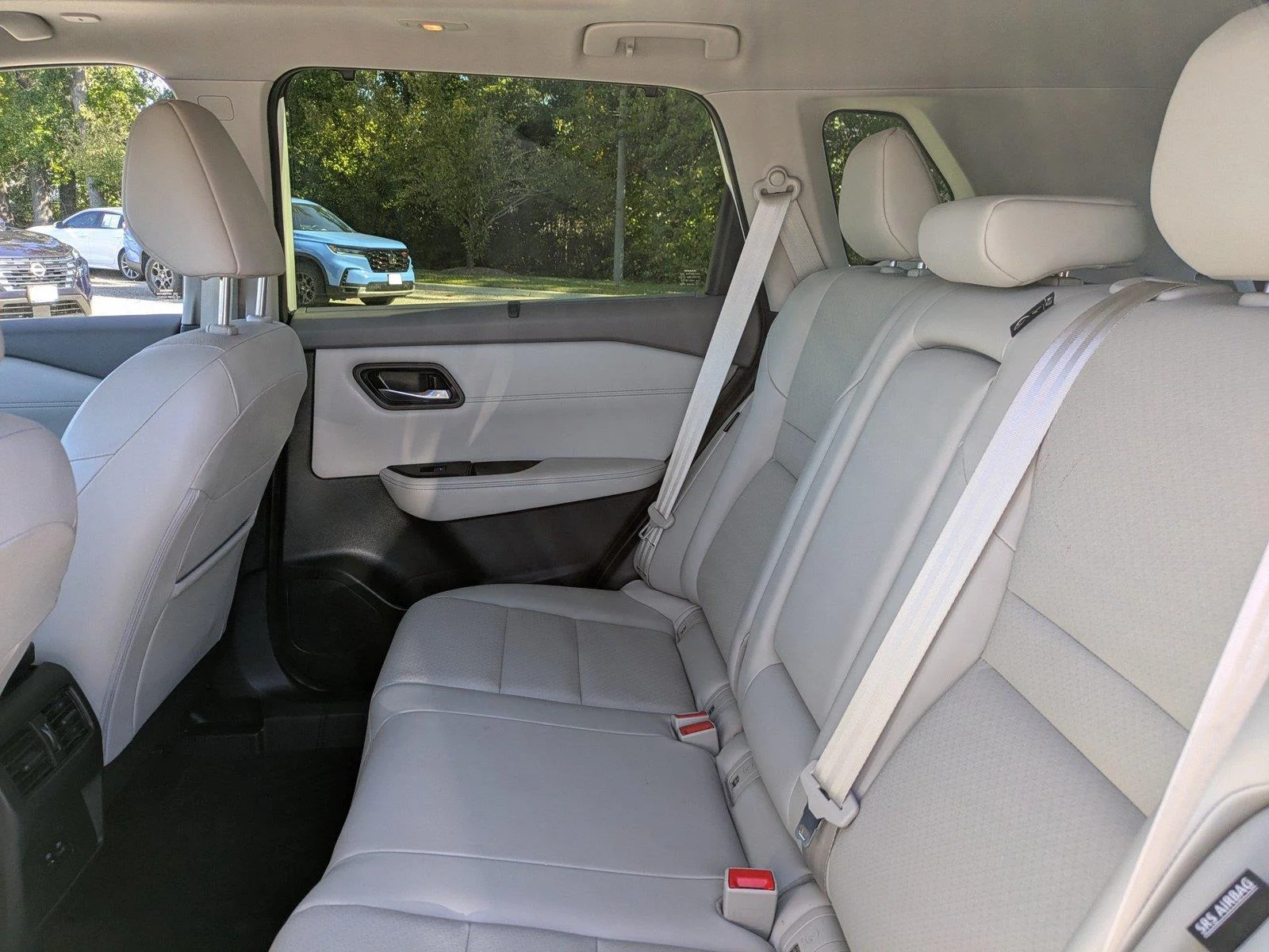 Used 2023 Pearl White Tricoat Nissan SV image 14