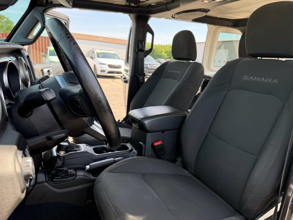 Used 2019 Granite Crystal Metallic Clearcoat Jeep Sahara image 13