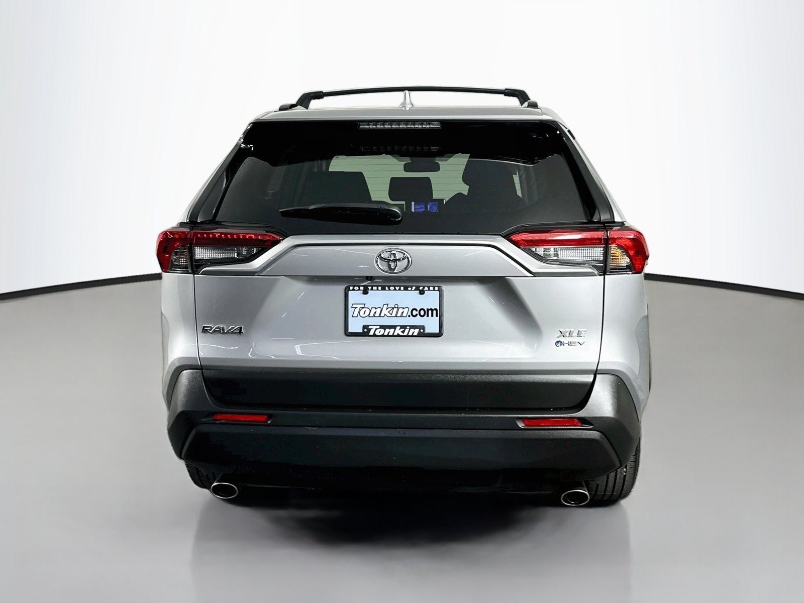 Used 2025 Silver Sky Metallic Toyota XLE image 6