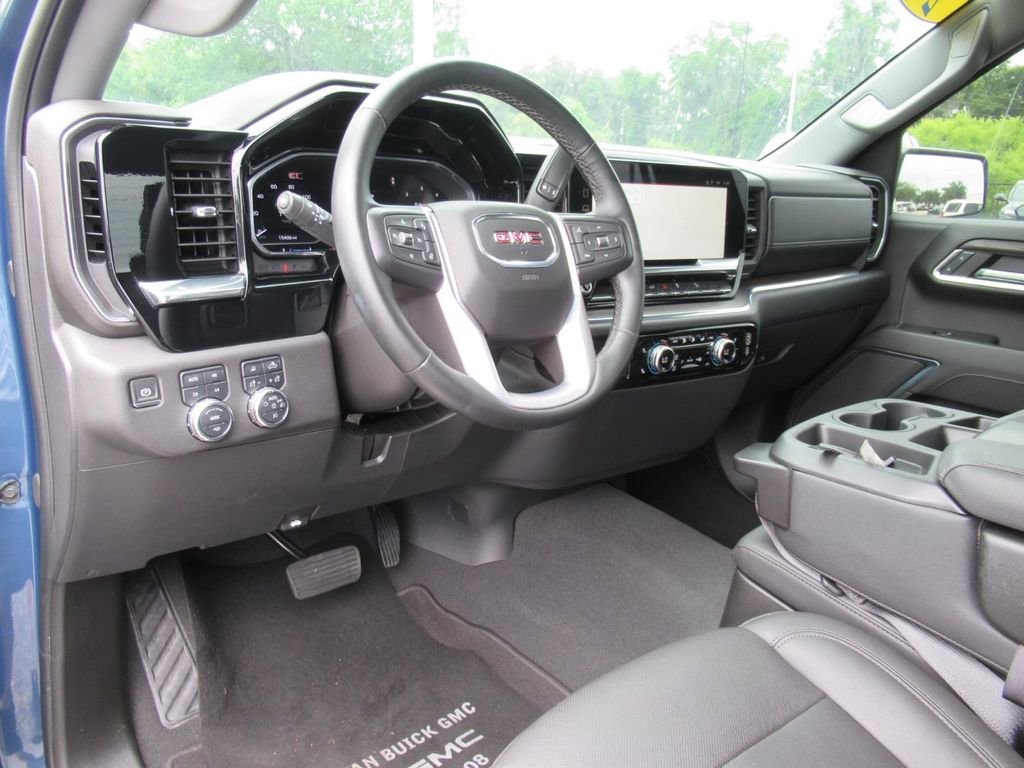 2024 GMC Sierra 1500 SLT - Photo 17