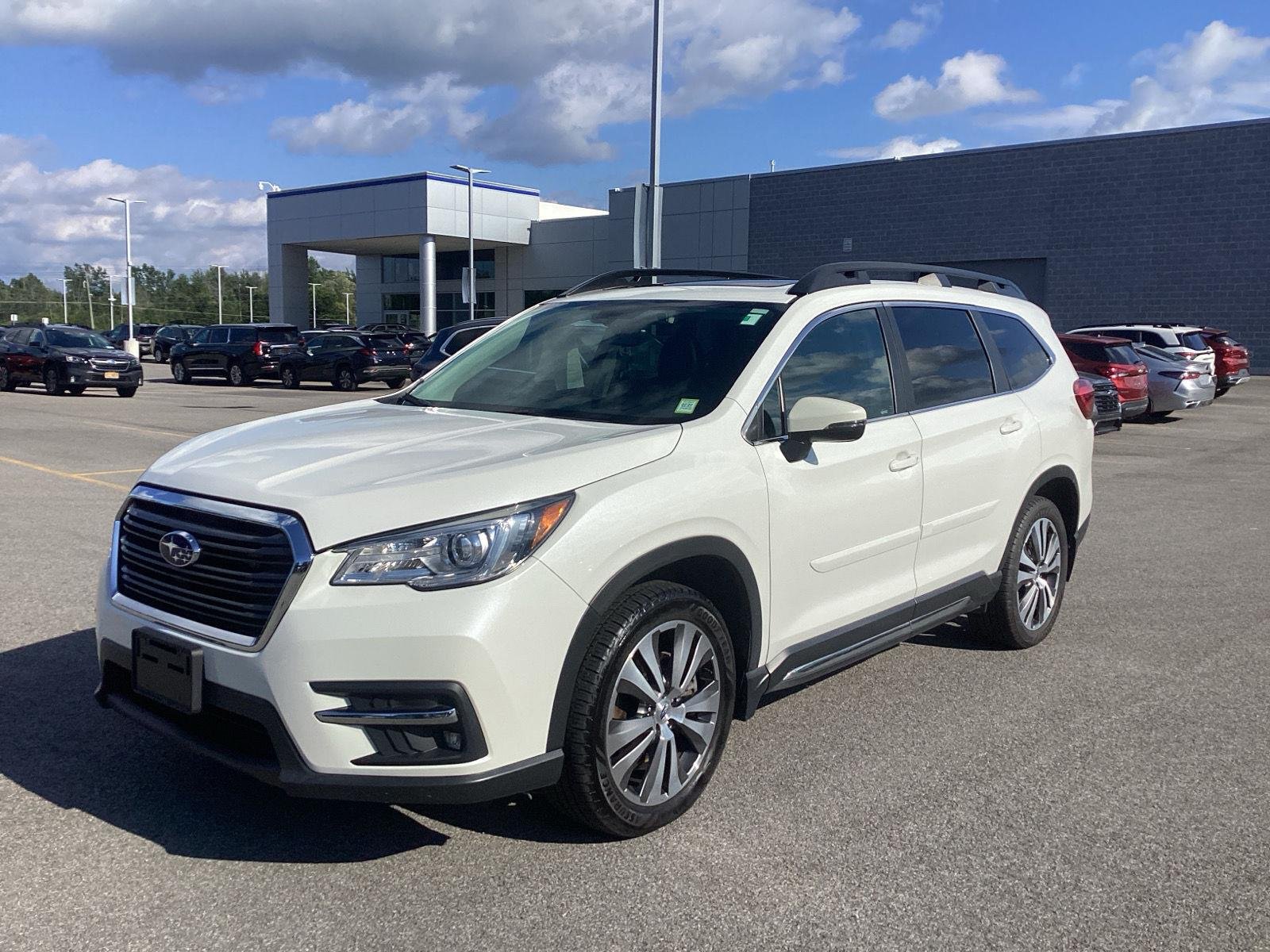 Used 2022 Crystal White Pearl Subaru Limited image 3