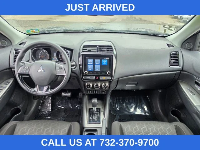 Used 2020 Labrador Black Metallic Mitsubishi 2.0 SE image 30