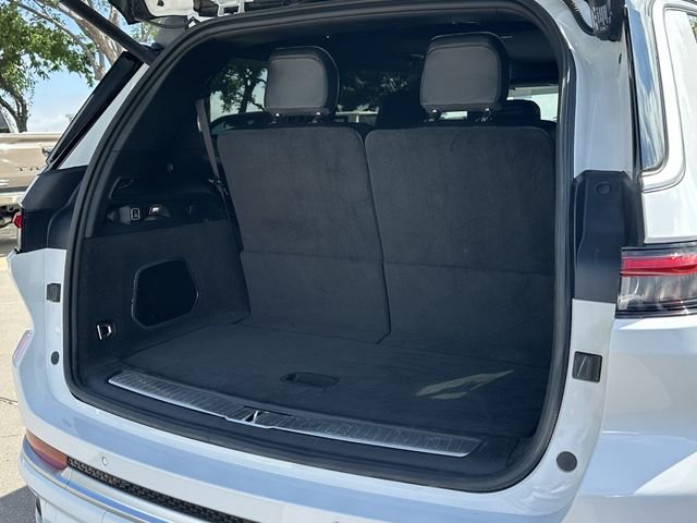 Used 2022 White Jeep Summit image 31