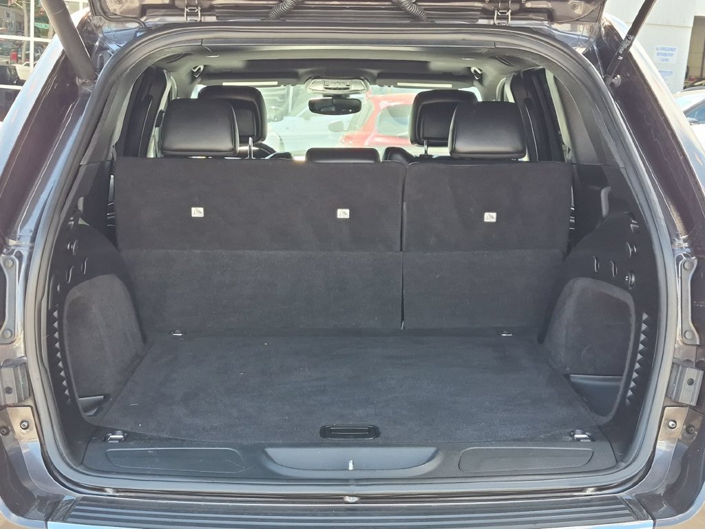 Used 2020 Gray Jeep Limited image 7