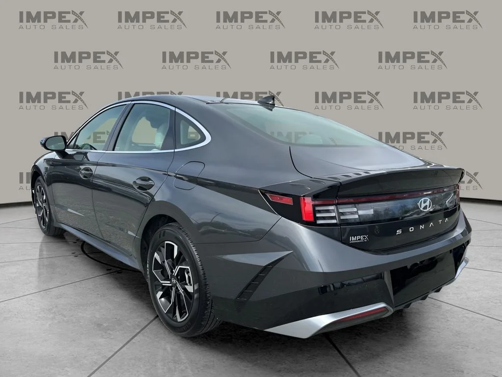 Used 2025 Gray Hyundai SEL image 3