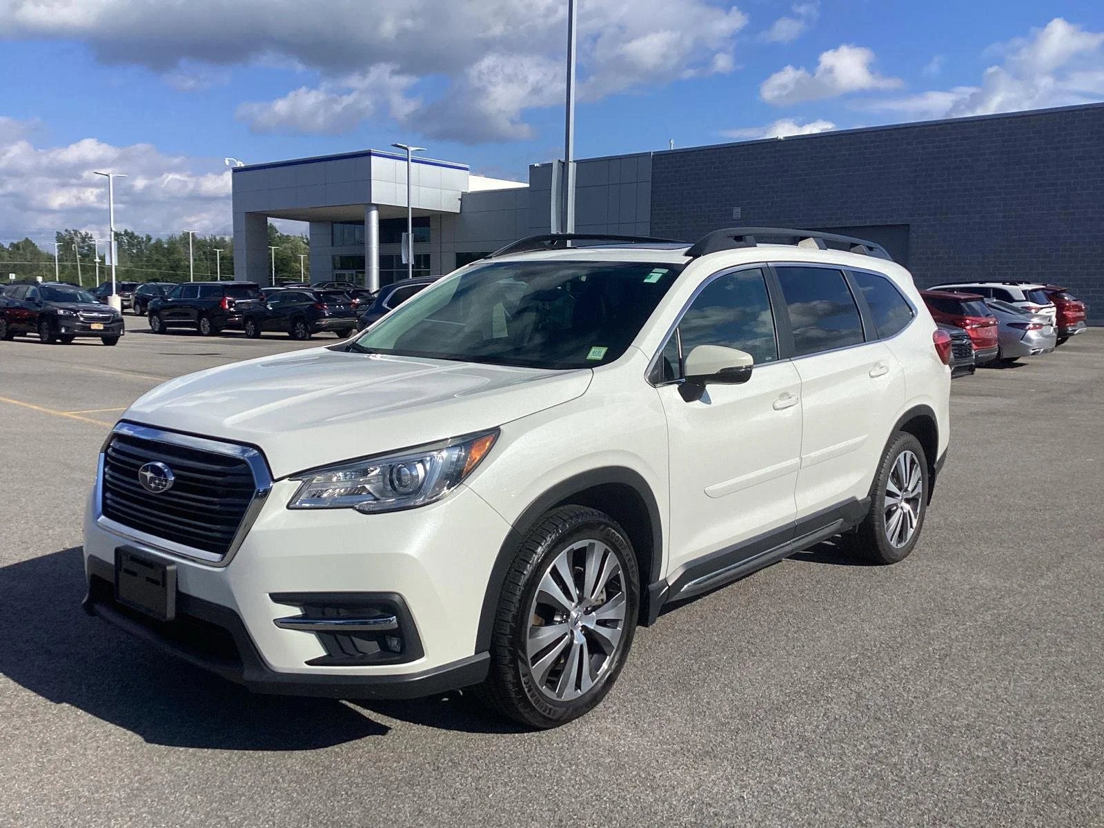 Used 2022 Crystal White Pearl Subaru Limited image 3