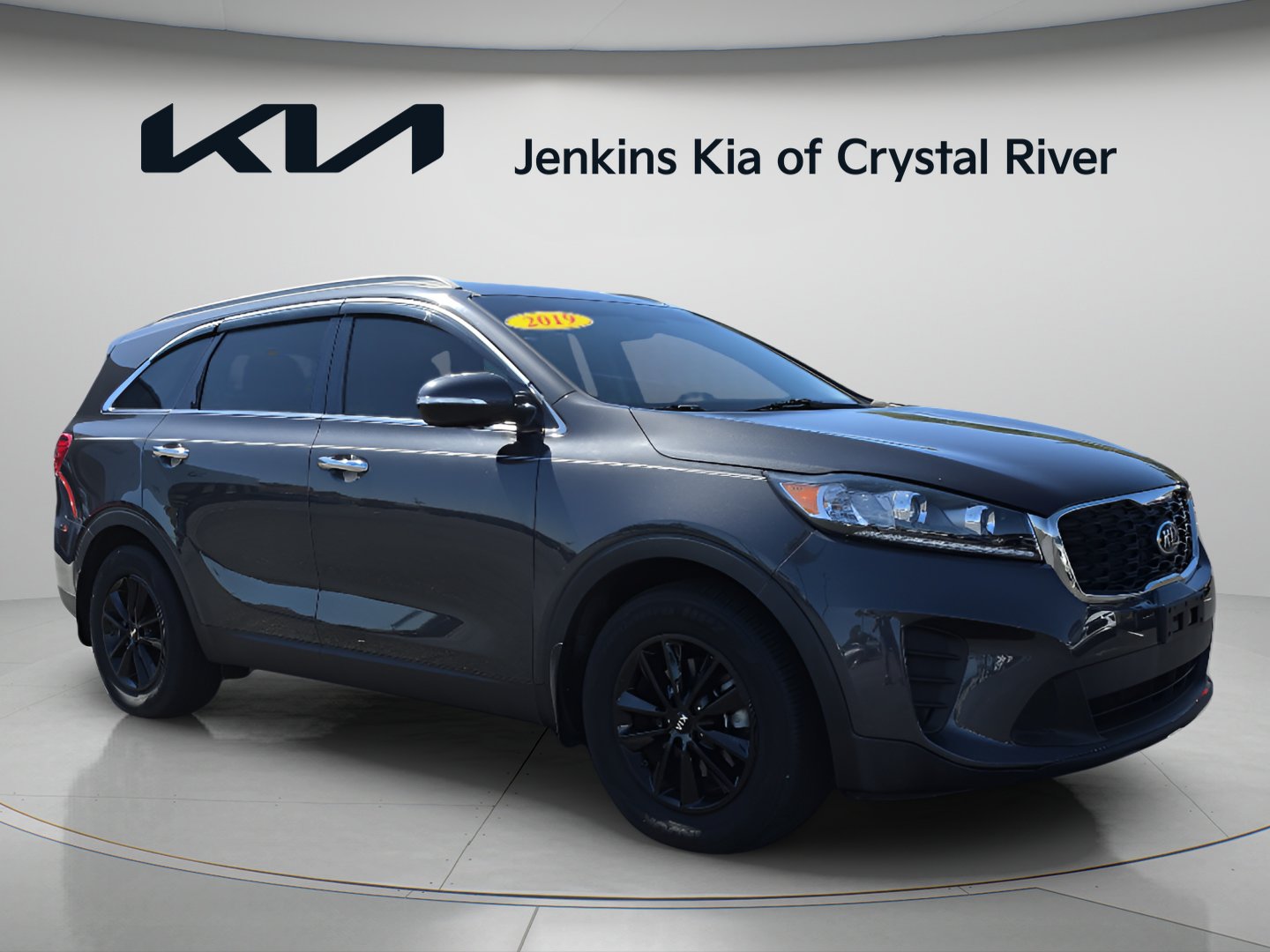 Used 2019 Platinum Graphite Kia LX V6 image 2