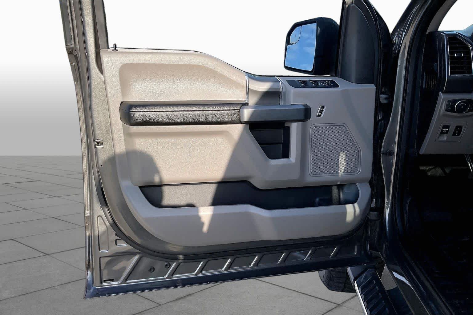Used 2018 Magnetic Metallic Ford XLT image 21