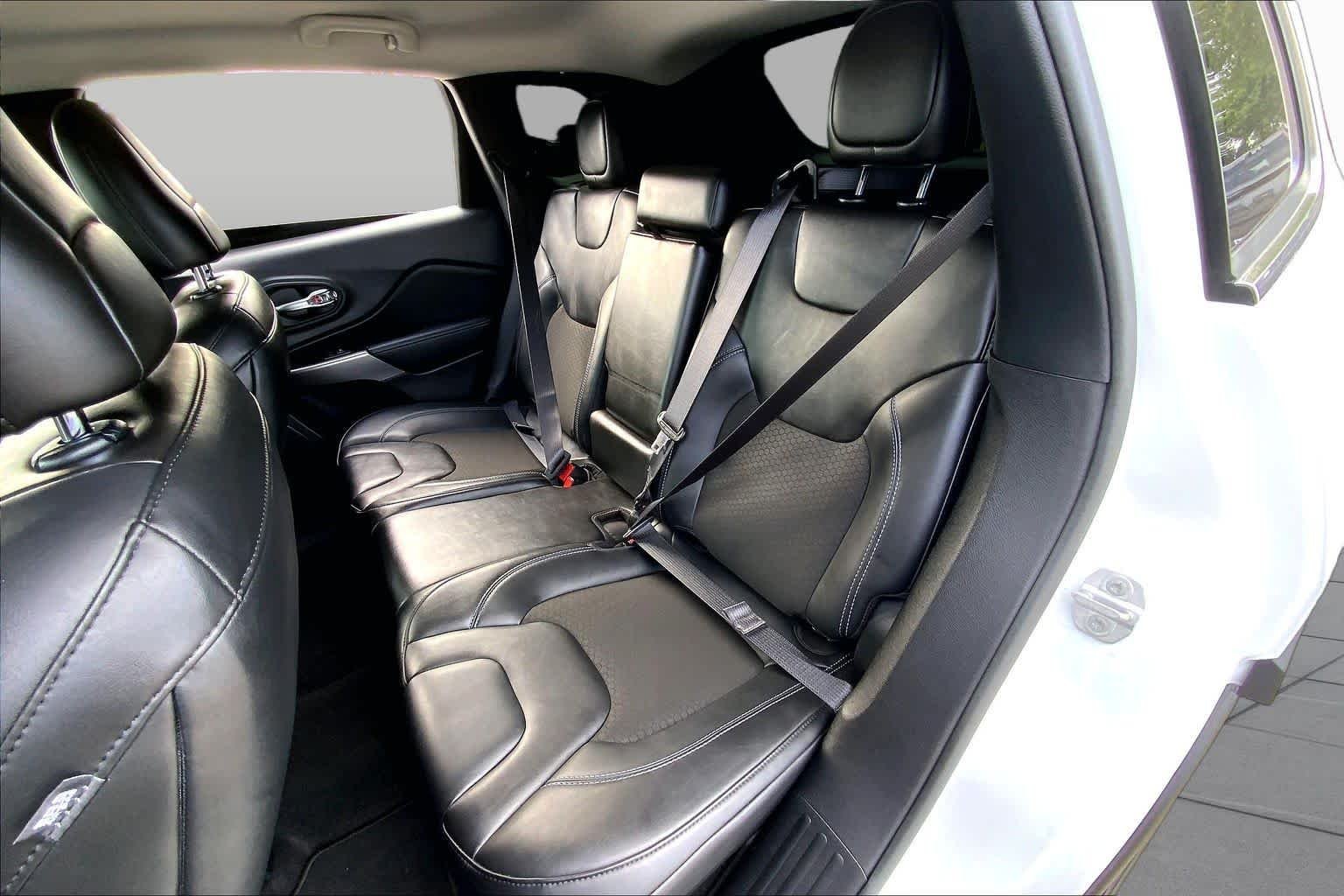 Used 2021 Bright White Clearcoat Jeep Latitude Plus image 19