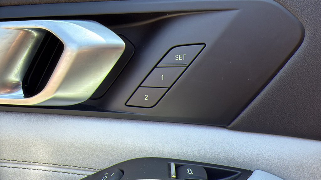 Used 2024 Brooklyn Gray Metallic BMW xDrive40i image 20