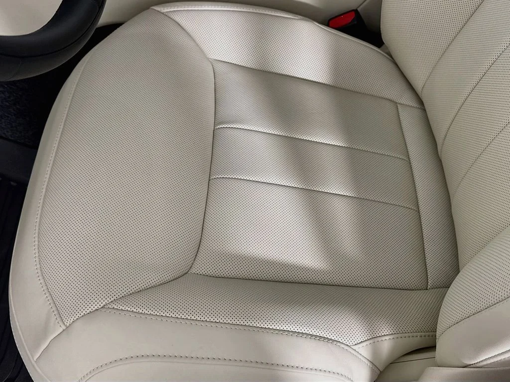 New 2026 Fuji White Land Rover SE image 21