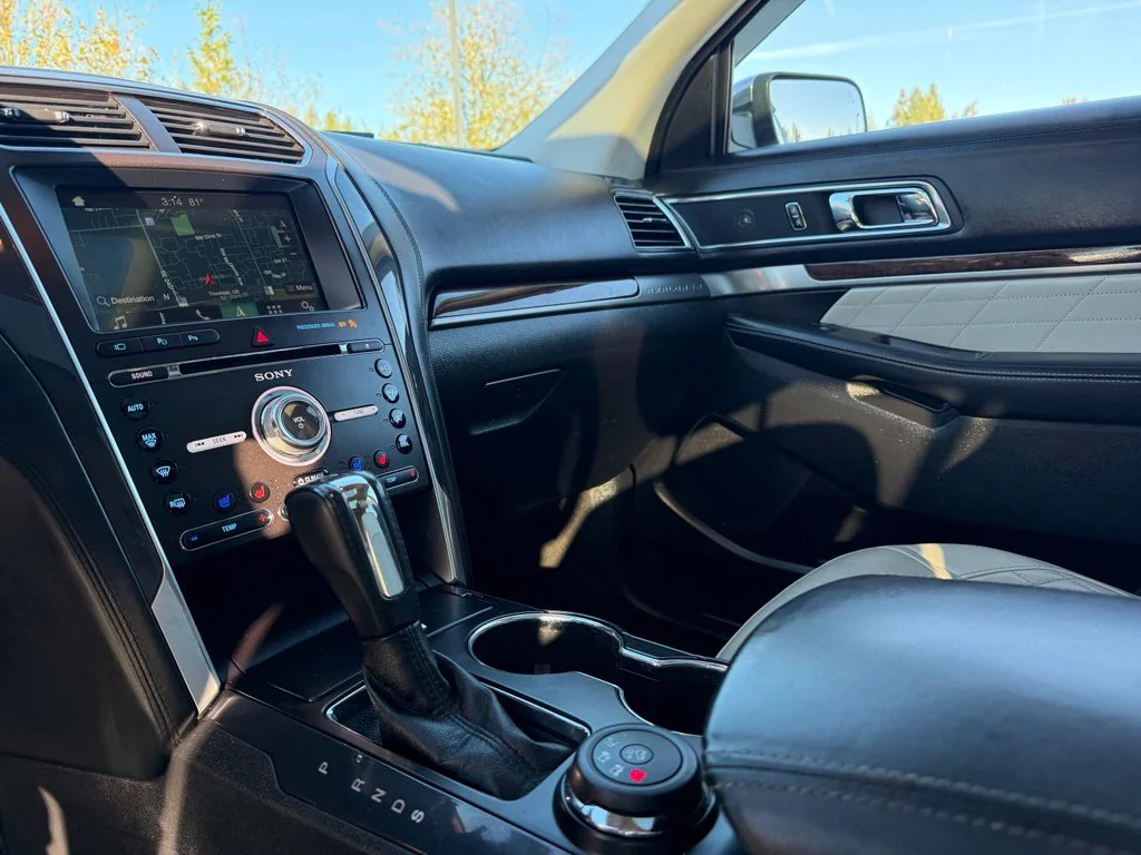Used 2017 Magnetic Ford Platinum image 17