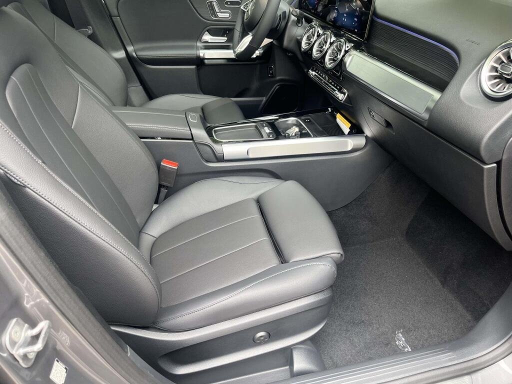 New 2026 Mountain Grey Metallic Mercedes-Benz GLB 250 image 21