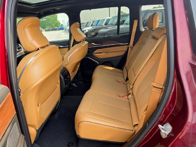 Used 2023 Red Jeep Summit image 12