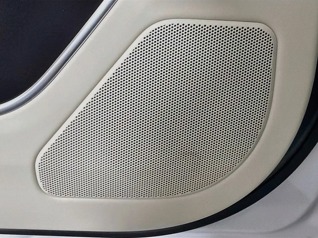 New 2026 Fuji White Land Rover SE image 19